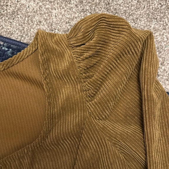 Zara // Olive Green Puff Sleeve Top with gold buttons - Picture 4 of 7